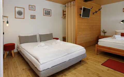 Chalet Almisräba: Design Intérieur, Meubles, Sol, Mur, Sol, Bois, Lit, Chambre, Pièce, Plafond