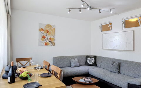 Viktoria a: Meubles, Design Intérieur, Canapé, Mur, Sol, Sol, Bois, Table, Salon, Pièce