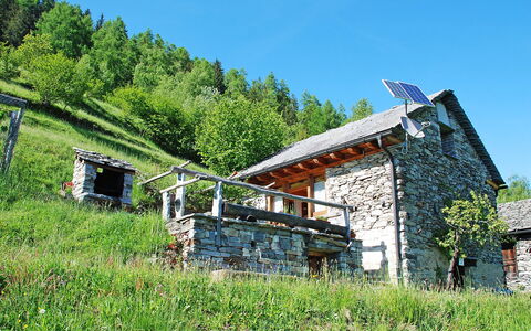 Rustico Pamela: Plante, Ciel, Paysage Naturel, Arbre, Lot Terre, Bâtiment, Pente, Bois, Chalet, Prairie