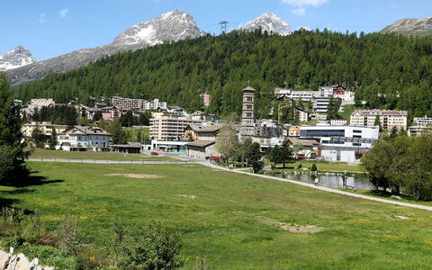 Chesa Daniela B - Anita: Ciel, Nuage, Montagne, Plante, Bâtiment, Propriété, Écorégion, La Nature, Paysage Naturel, Environnement Naturel