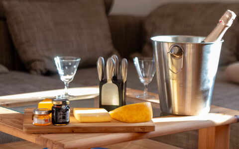 Esens 150: Vaisselle, Table, Drinkware, Meubles, Aliments, Serveware, Ingrédient, Bouteille