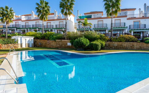 Las Lomas de Cabopino: Piscine, Propriété, Recours, Immobilier, Bâtiment, Loisir, Vacances, Hôtel, Appartement, Maison