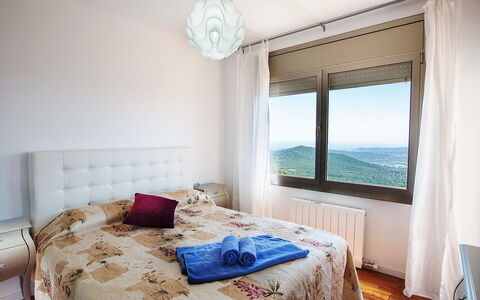 Amalia: Propriété, Fenêtre, Meubles, Bâtiment, Bleu Azur, Bois, Textile, Design Intérieur, Ombre
