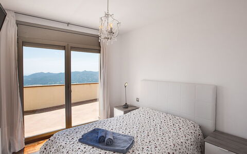 Amalia: Meubles, Propriété, Bâtiment, Confort, Bleu Azur, Ombre, Bois, Design Intérieur, Architecture