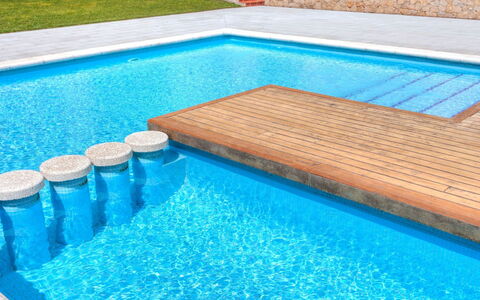 Gardenia: L'Eau, Propriété, Bleu, Bleu Azur, Vert, Rectangle, Piscine, Bâtiment, Plante