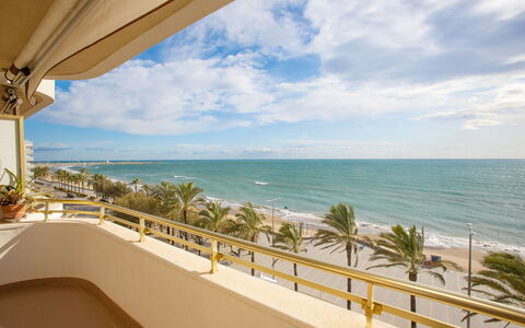 Front Beach: Nuage, L'Eau, Ciel, Plante, Bâtiment, Arbre, Plage, Bois, Arecales, Maison