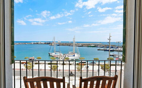 Cambrils Port: L'Eau, Nuage, Ciel, Bleu Azur, Plante, Ombre, Bateau, Plage, Chaise