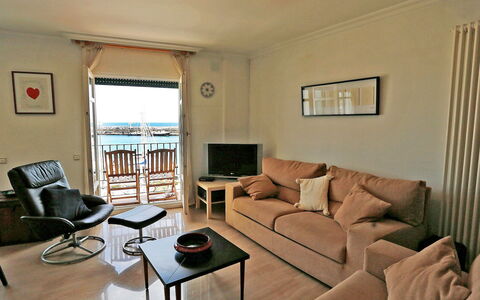 Cambrils Port: Propriété, Canapé, Meubles, Table, Bois, Design Intérieur, Salon, Sol, Confort, Sol