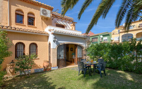 El Arenal: Plante, Ciel, Bâtiment, Fenêtre, Arbre, Arecales, Lot Terre, Maison, Zone Résidentielle, Chalet