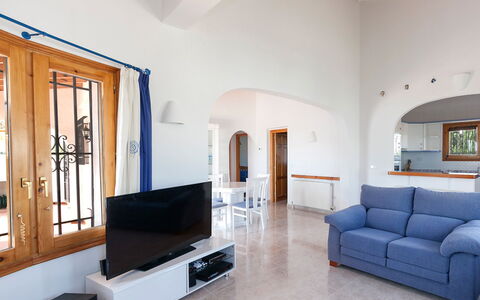 Villa Jilian: Canapé, Propriété, Meubles, Cadre, Bleu Azur, Confort, Design Intérieur, Salon, Bois, Sol