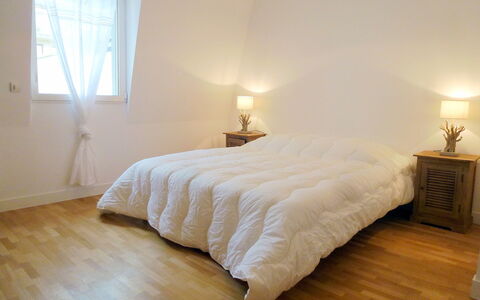 Villa Morny: Propriété, Meubles, Confort, Fenêtre, Bois, Éclairage, Design Intérieur, Ombre, Sol, Sol
