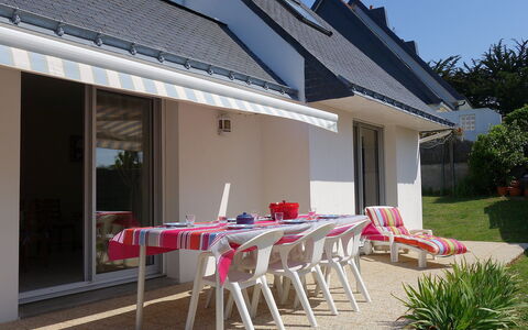 Kerdual: Plante, Propriété, Bâtiment, Fenêtre, Chaise, Ombre, Ciel, Maison, Architecture, Arbre