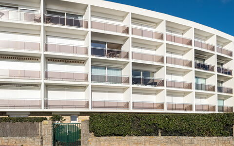 Quiberon 130: Bâtiment, Propriété, Ciel, Architecture, Design Urbain, Nuage, Plante, Condominium, Fenêtre, Façade