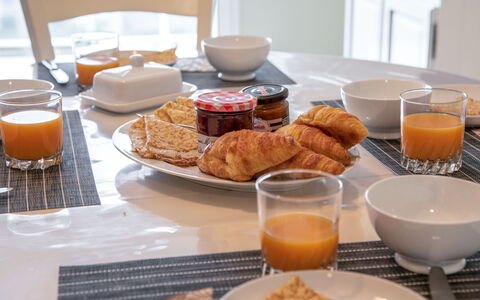 Les Jardins de Bretinio: Aliments, Vaisselle, Table, Assiette, Vaisselle, Ingrédient, Drinkware, Serveware, Cuisine