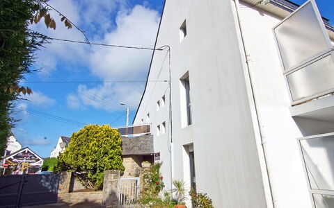Carnac 142: Ciel, Nuage, Plante, Bâtiment, Design Urbain, Fenêtre, Quartier, Mur, Zone Résidentielle, Ville