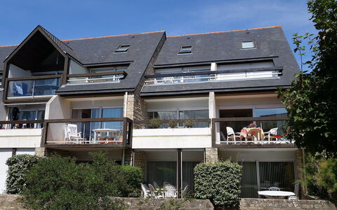 Carnac 180: Plante, Ciel, Propriété, Fenêtre, Bâtiment, Maison, Chalet, Siding, Nuage, Design Urbain