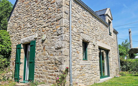 Courdiec: Plante, Fenêtre, Bâtiment, Ciel, Lot Terre, Maison, Arbre, Chalet, Herbe