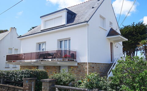 Mer et Soleil: Nuage, Plante, Ciel, Bâtiment, Propriété, Fenêtre, Maison, Zone Résidentielle, Chalet, Immobilier