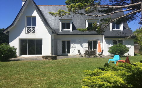 Maison Courlis: Plante, Bâtiment, Ciel, Fenêtre, Arbre, Maison, Lot Terre, Chalet, Herbe