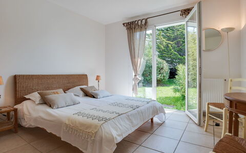 Maison Courlis: Chambre, Meubles, Lit, Pièce, Propriété, Drap De Lit, Cadre De Lit, Design Intérieur, Sol, Matelas