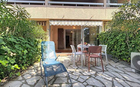 La Galiote: Sol, Sol, Meubles, Chaise, Mobilier De Jardin, Ombre, Dalle, Jardin, Cour, Arrière-Cour