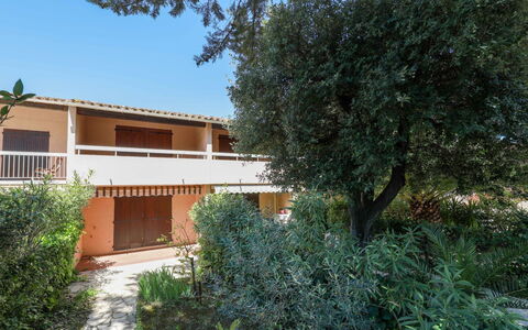 La Galiote: Plante, Ciel, Bâtiment, Fenêtre, Arbre, Lot Terre, Maison, Ombre, Paysage