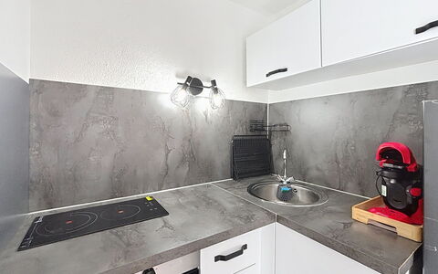Saint Aygulf 147: Comptoir, Principaux Appliance, Cuisine, Électroménager, Appareil De Cuisine, Tuile, Marbre, Cuisinière