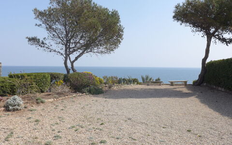 Les Maures de L'Esterel: Bâtiment, Plante, Propriété, Fenêtre, Lot Terre, Design Urbain, Paysage, Quartier, Herbe, Loisir