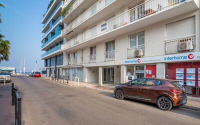 Cannes 548: Bâtiment, Voiture, Véhicule, Roue, Ciel, Propriété, Fenêtre