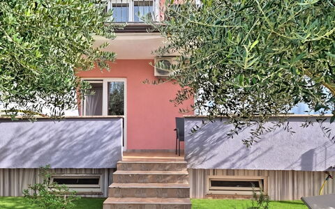 Finida: Domicile, Jardin, Balcon, Porche, Balustrade, Arrière-Cour, Escaliers, Cour, Ombre, Aménagement Paysager