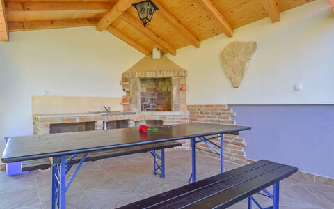 Finida: Propriété, Bâtiment, Bois, Design Intérieur, Architecture, Sol, Maison, Tache De Bois, Sol, Dur