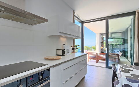 Anna: Propriété, Pièce, Bâtiment, Design Intérieur, Comptoir, Meubles, Maison, Cuisine, Architecture, Immobilier