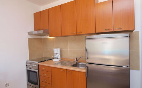 Pirovac 100: Cabinetry, Meubles, Propriété, Bâtiment, Comptoir, Appareil De Cuisine, Cuisinière, Bois, Cuisine, Design Intérieur