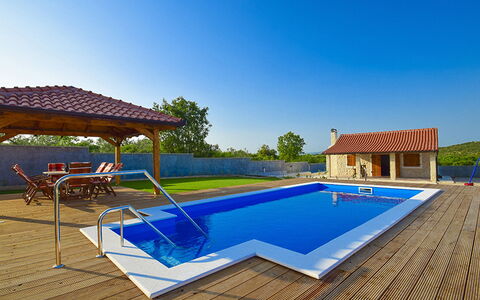 Julija: Piscine, Propriété, Maison, Immobilier, Balancelle, Loisir, Recours, Bâtiment, Domicile, Biens