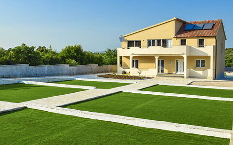 Julija: Herbe, Pelouse, Propriété, Gazon Artificiel, Zone Résidentielle, Maison, Biens, Architecture, Lot Terre, Bâtiment