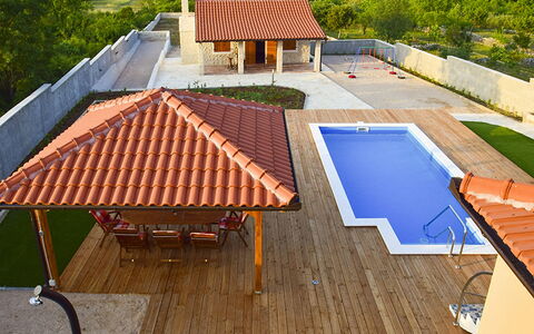 Julija: Toit, Propriété, Maison, Balancelle, Immobilier, Piscine, Domicile, La Technologie, Bâtiment, Architecture