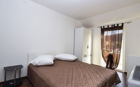 Julija: Chambre, Meubles, Lit, Pièce, Propriété, Drap De Lit, Cadre De Lit, Design Intérieur, Plafond, Literie