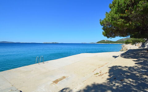 Vodice Tribunj 124: L'Eau, Ciel, Ressources En Eau, Arbre, Cotiers Et Relief Océaniques, Paysage Naturel, Plante, Banque, Lac, Bois