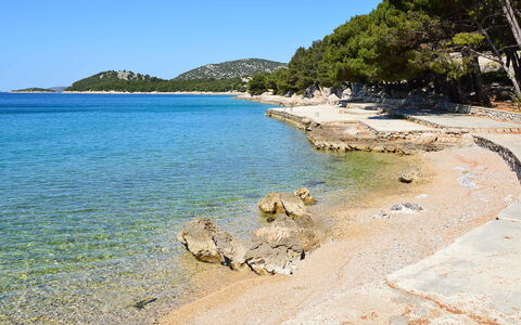 Vodice Tribunj 124: L'Eau, Ciel, Jour, Plante, Bleu Azur, Arbre, Paysage Naturel, Plage, Végétation, Plan D'Eau