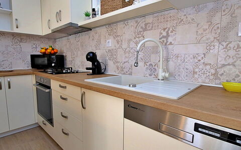 Antoine: Robinet, Comptoir, Cabinetry, Évier, Evier, Luminaire Plomberie, Bâtiment, Cuisine, Bois, Design Intérieur