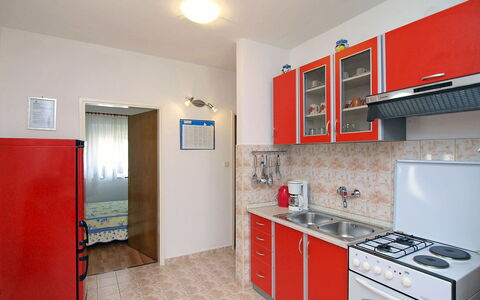 Sofija: Cabinetry, Comptoir, Évier, Robinet, Cuisinière, Design Intérieur, Bâtiment, Luminaire Plomberie, Électroménager
