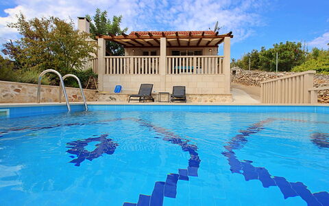 Villa Tonka: L'Eau, Ciel, Nuage, Ressources En Eau, Bleu Azur, Arbre, Paysage Naturel, Plage, Cotiers Et Relief Océaniques, Plante