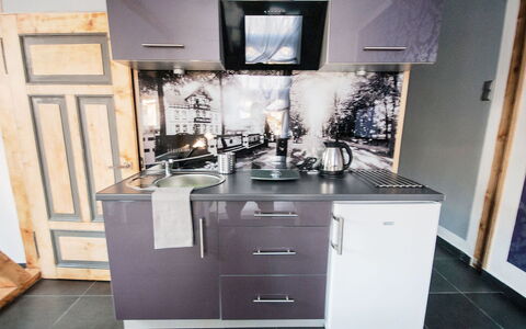 Szczawno Zdroj 100: Cabinetry, Bâtiment, Comptoir, Cuisine, Violet, Chaise, Tiroir, Appareil De Cuisine, Bois, Design Intérieur