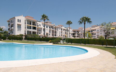 Lorcrisur: Propriété, Recours, Piscine, Bâtiment, Immobilier, Appartement, Ville, Vacances, Zone Résidentielle, Ville Resort