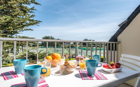 Quiberon 215: Table, Ciel, Vaisselle, Nuage, Meubles, Bâtiment, Aliments, Plante, Chaise, Coupe