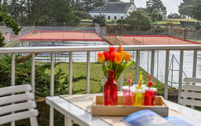 Quiberon 215: Sol, Meubles, Chaise, Mobilier De Jardin, Loisir, Recours, Table Cuisine Et Salle A Manger, Piscine, Tache De Bois, Parquet