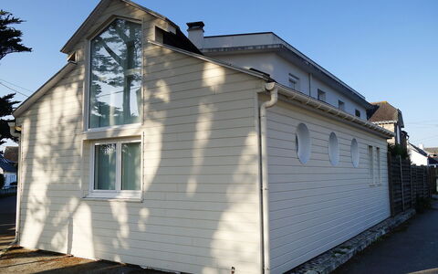 Ker Penthièvre: Ciel, Bâtiment, Fenêtre, Bois, Chalet, Maison, Siding, Façade, Surface De La Route, Toit