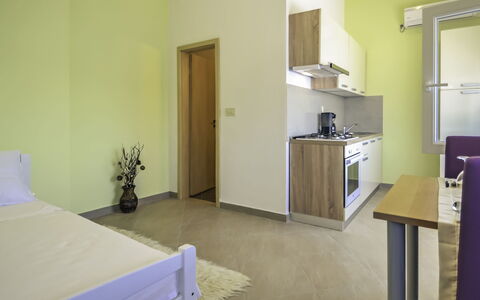 Novigrad (Zadar) 102: Cabinetry, Meubles, Propriété, Bâtiment, Plante D'Appartement, Bois, Tiroir, Confort, Design Intérieur, Sol