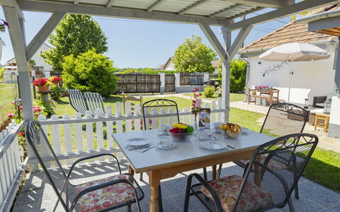 Sunny: Meubles, Chaise, Mobilier De Jardin, Table, Tableau De Plein Air, Table Cuisine Et Salle A Manger, Domicile, Jardin, Ombre, Chalet