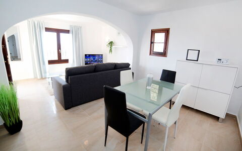 Amare Monte: Plante, Table, Canapé, Meubles, Propriété, Bâtiment, Chaise, Fenêtre, Plante D'Appartement, Design Intérieur